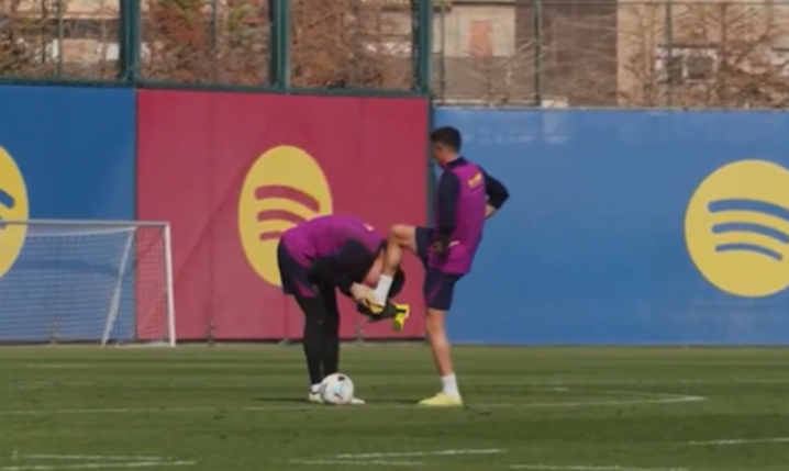 GEST Wojciecha Szczęsnego po tym jak Lewy wrócił do treningów xD [VIDEO]